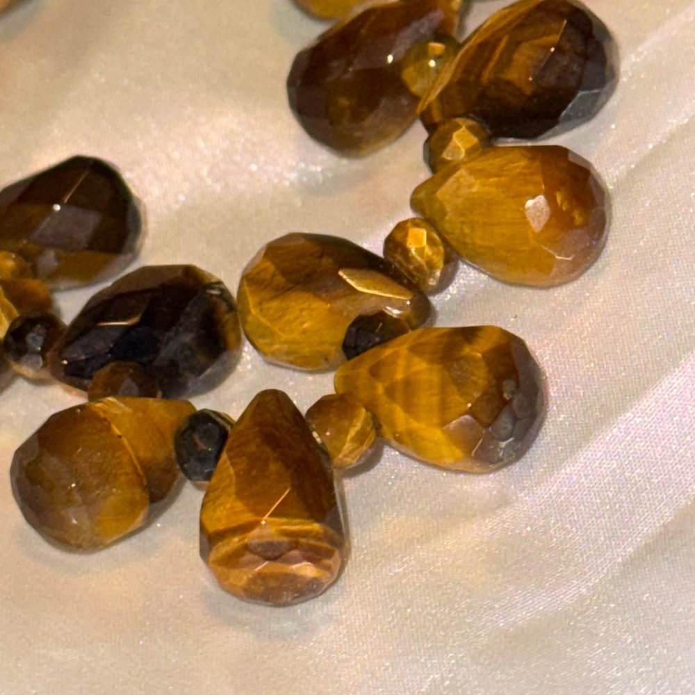 Elegant Tigers Eye beveled Beaded Necklace - Picture 3 of 8